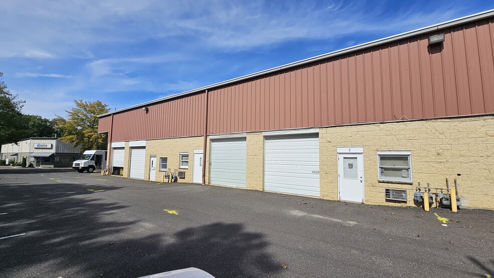 More Photos Of 1044 Industrial Dr, West Berlin Light Distribution For Lease