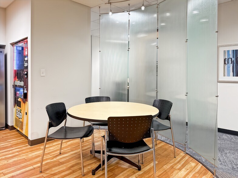 More Photos Of 1990 Main St, Sarasota Coworking Space