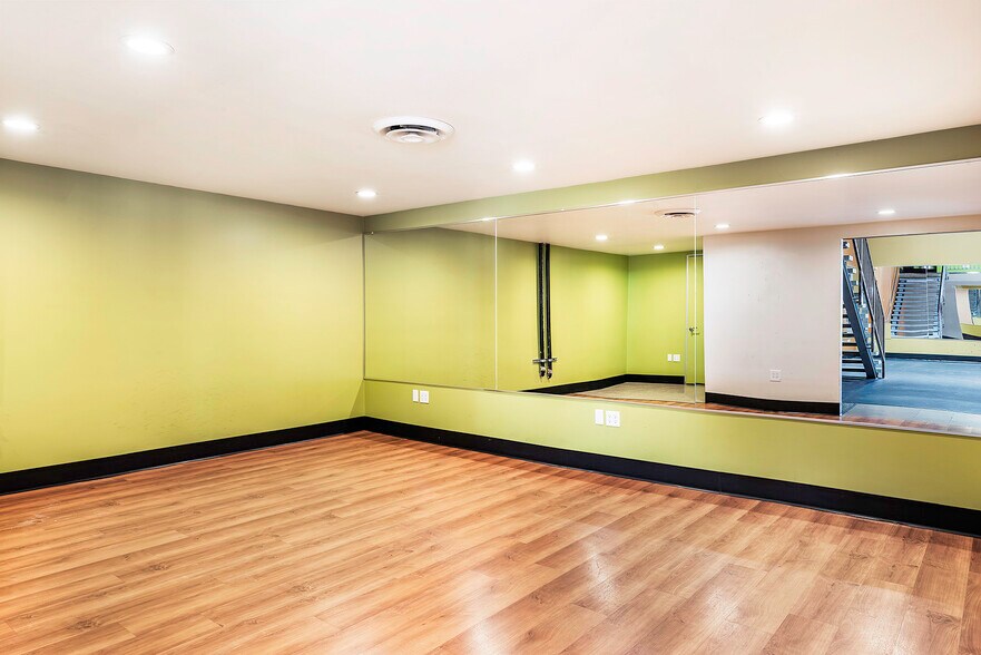 More Photos Of 301 Pine Ave, Long Beach Health Club For Lease