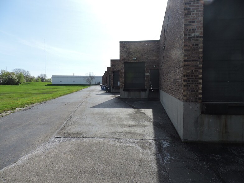 More Photos Of 158-176 N Brandon Dr, Glendale Heights Warehouse For Sale