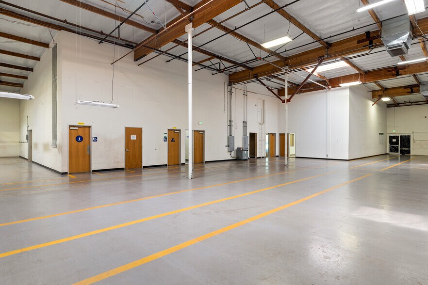 More Photos Of 21329 Nordhoff St, Chatsworth Distribution For Lease