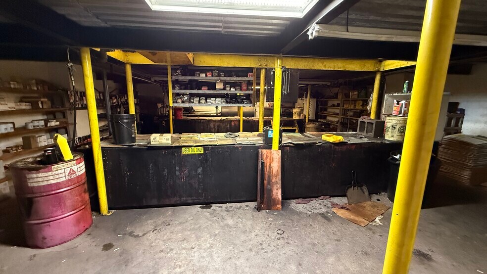 More Photos Of 3919 Highway 25, Montevallo Service For Sale
