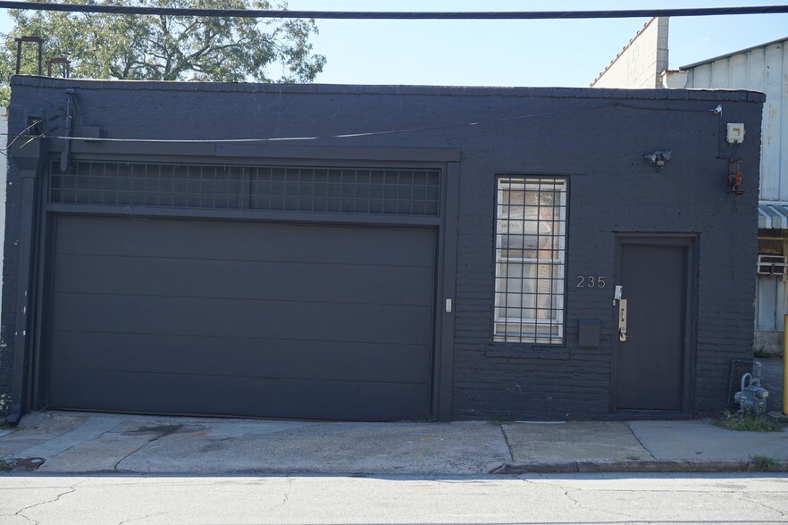 More Photos Of 235 Walker St, Atlanta Research And Development For Lease