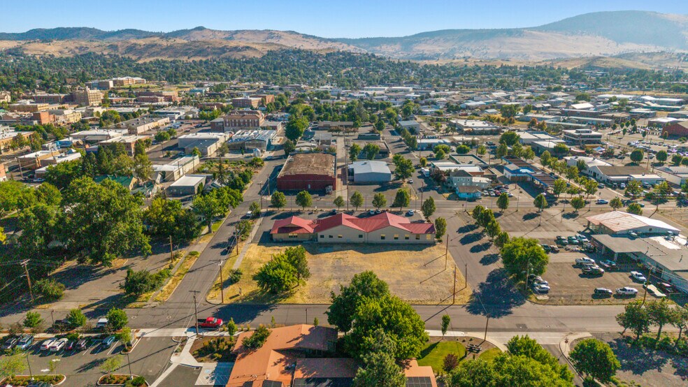 More Photos Of 422 S 5th St, Klamath Falls Office For Sale