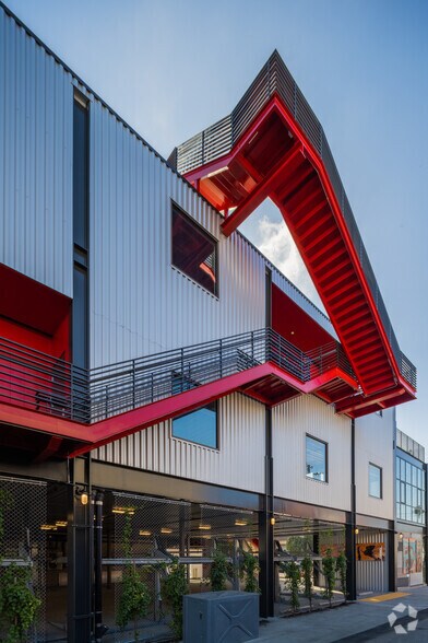 More Photos Of 212 Eucalyptus Dr, El Segundo Office For Lease