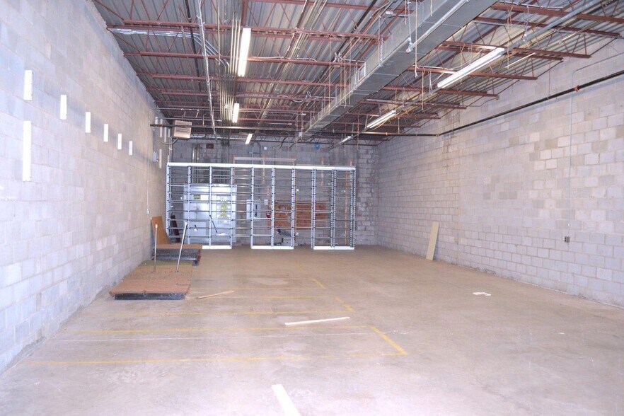 More Photos Of 539 Valley Dr, Oceana Storefront For Lease