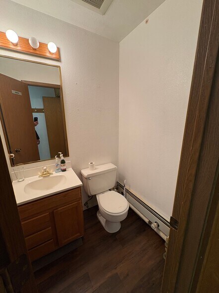 More Photos Of 6636 Rosewood St, Anchorage Warehouse For Sale