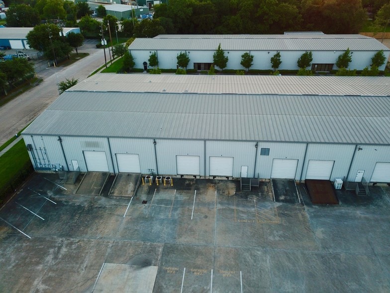 More Photos Of 5611 Guhn Rd, Houston Warehouse For Lease