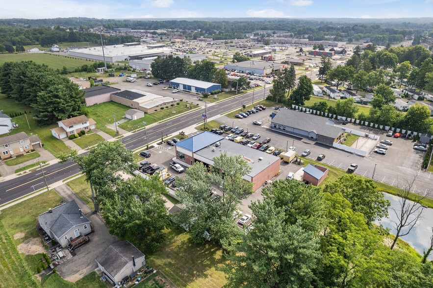 More Photos Of 608 Applegrove St NW, North Canton Office For Sale