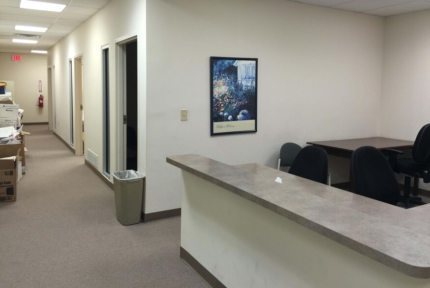 More Photos Of 204 Grove Ave, Thorofare Bank For Lease