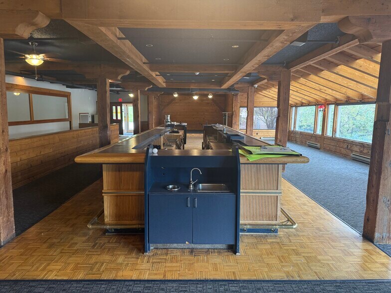 More Photos Of 712 Riverfront Dr, Sheboygan Office For Sale