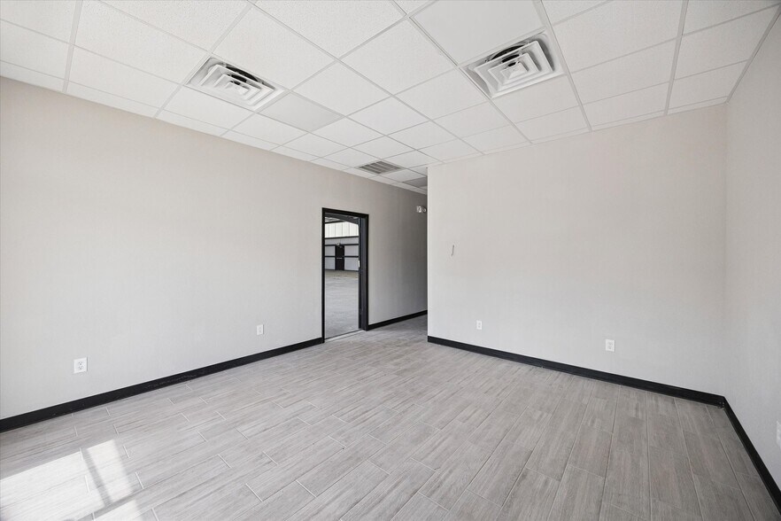 More Photos Of 22215 Mueschke Rd, Tomball Unknown For Lease