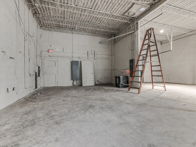 More Photos Of 912 N Pennsylvania Ave, Oklahoma City Warehouse For Lease