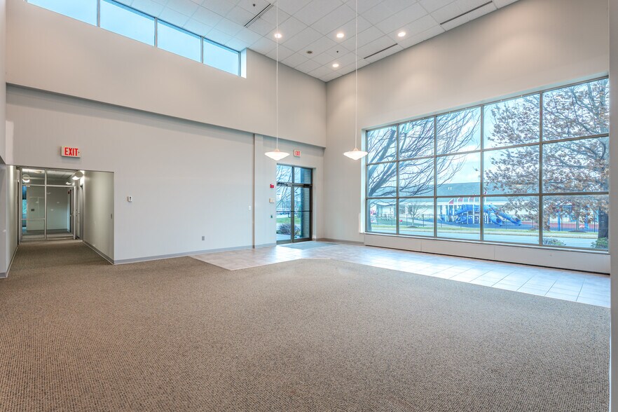 More Photos Of 3909 Tecport Dr, Harrisburg Flex For Sale