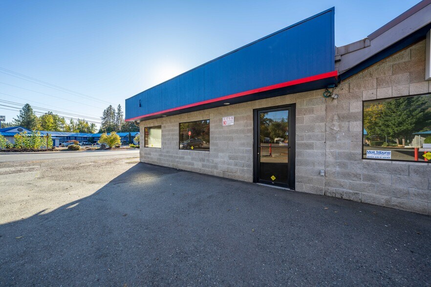 More Photos Of 21823 Highway 62, Shady Cove Storefront For Lease