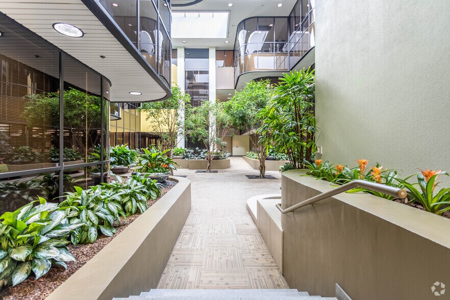 More Photos Of 200 E Campus View Blvd, Columbus Coworking Space