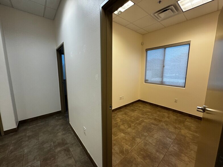 More Photos Of 44550 Village Ct, Palm Desert Office For Lease