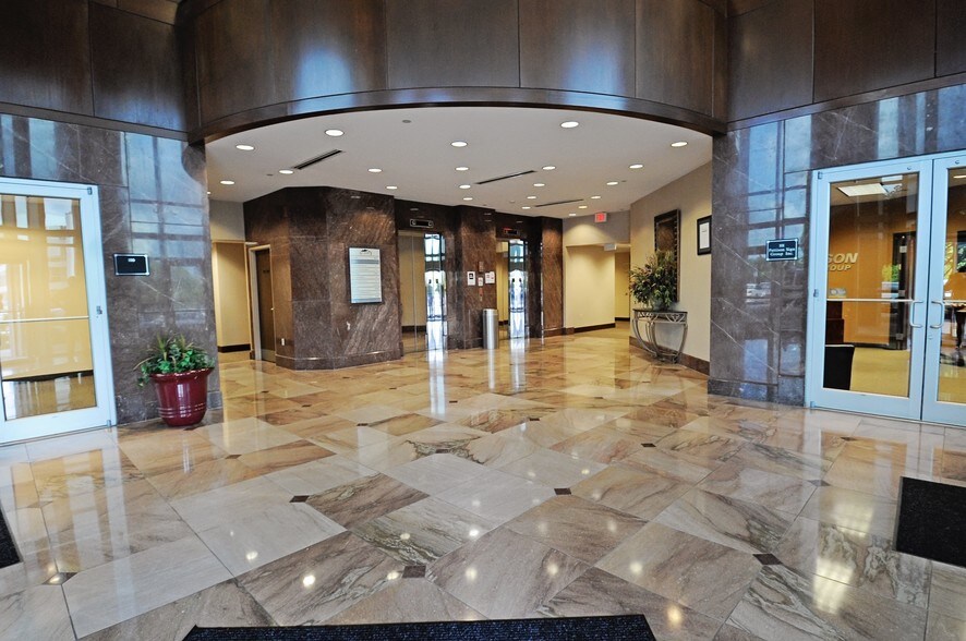 More Photos Of 410 N Cedar Bluff Rd, Knoxville Office For Lease
