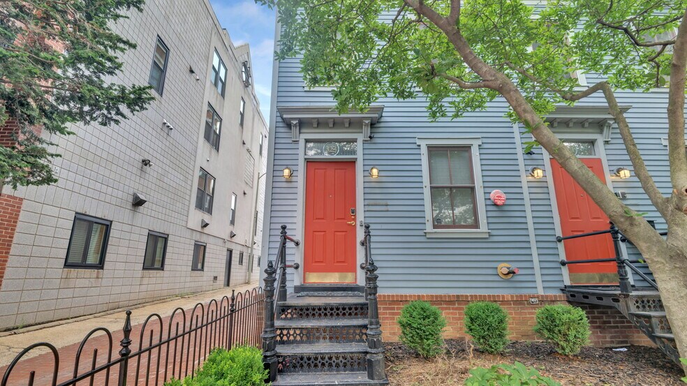 More Photos Of 323 8th St NE, Washington Apartments For Sale