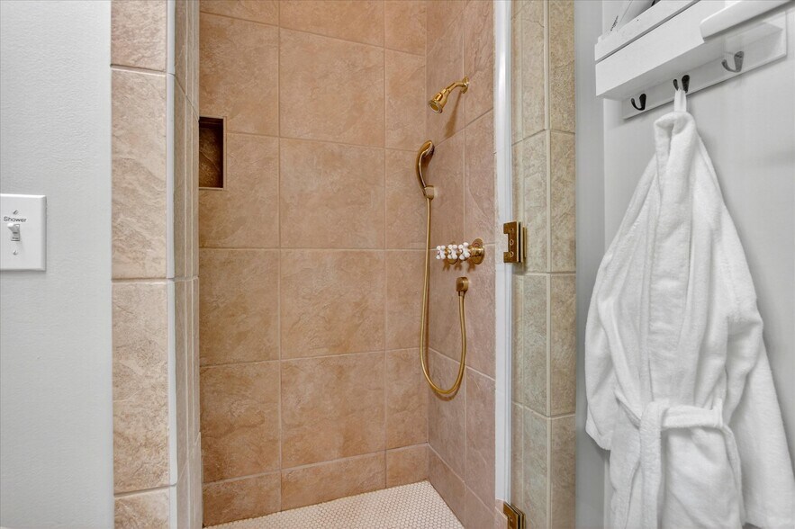 More Photos Of 1611 Glenn Swetman St, Biloxi Specialty For Sale