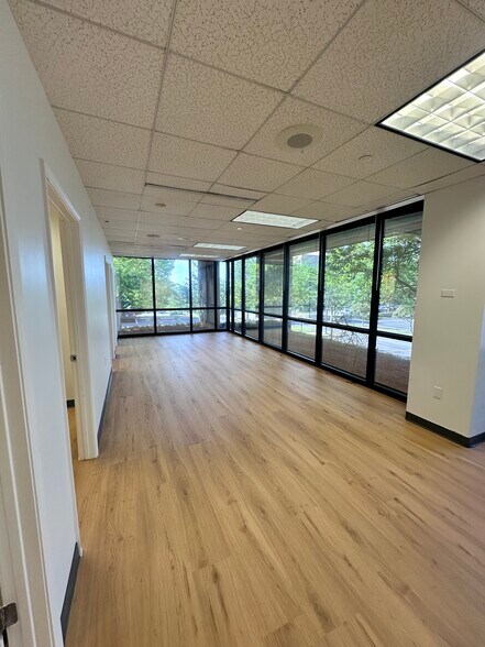 More Photos Of 730 Holiday Dr, Pittsburgh Office For Lease