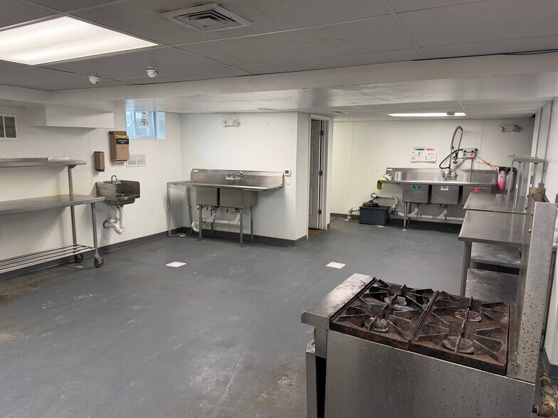 More Photos Of 751 Union Blvd, Allentown Storefront Retail Office For Sale