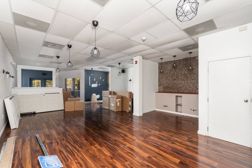 More Photos Of 1051 Farmington Ave, Farmington Unknown For Lease