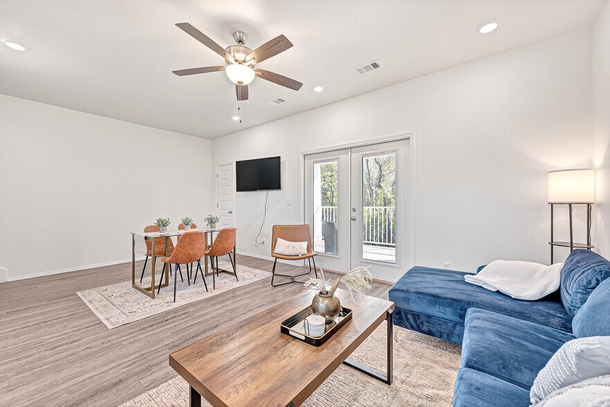 More Photos Of 1512 S Razorback Rd, Fayetteville Apartments For Sale