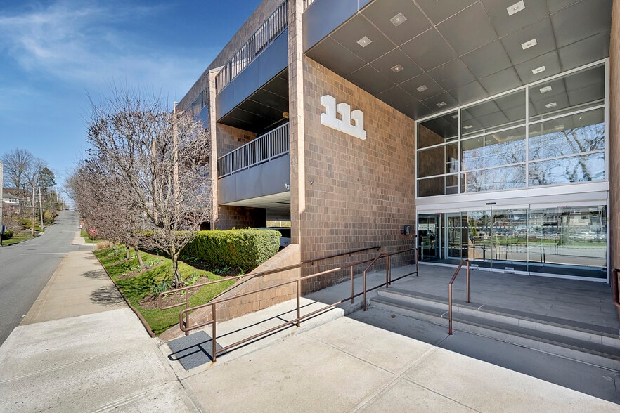 More Photos Of 111 Brook St, Scarsdale Office For Sale