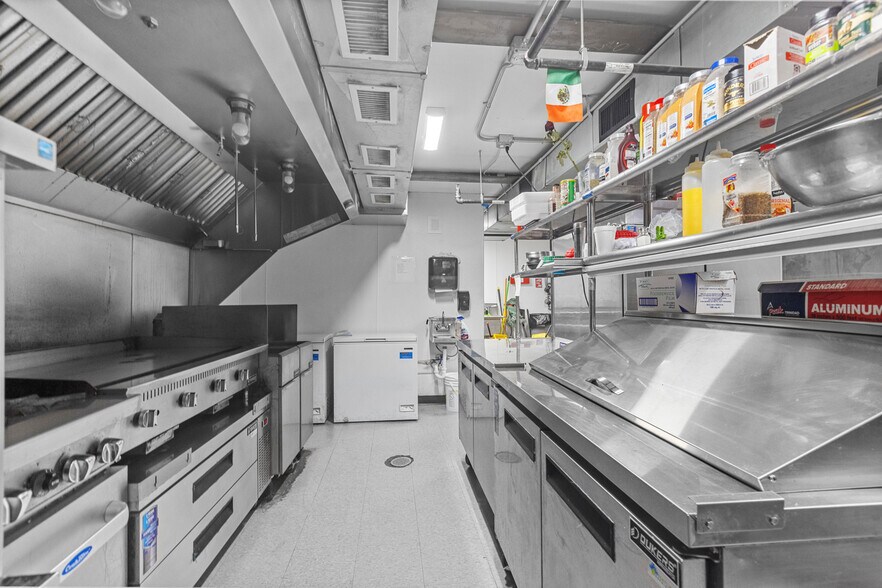 More Photos Of 418 N Grant Ave, Odessa Bar For Sale