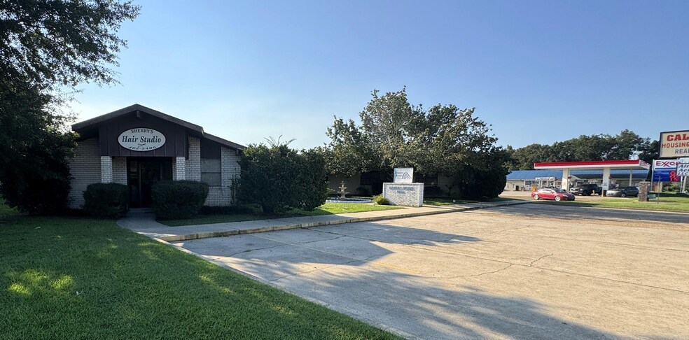 More Photos Of 1935 N Pine St, Deridder Office For Sale