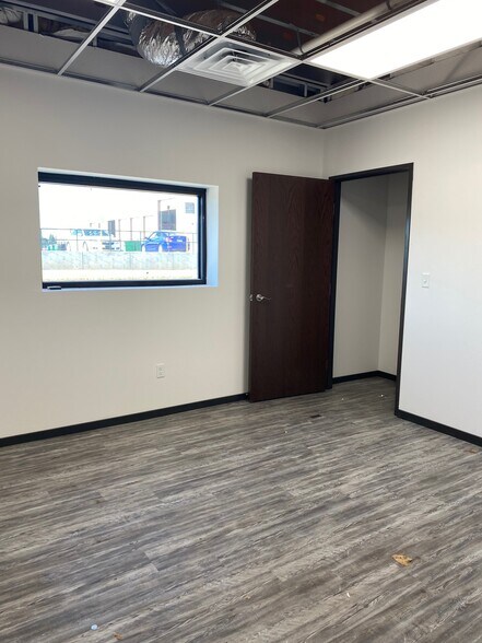More Photos Of 8409 SW 23rd Pl, Oklahoma City Warehouse For Lease