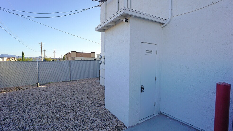 More Photos Of 4030 Stockton Hill Rd, Kingman Light Distribution For Sale