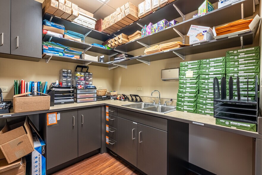 More Photos Of 16610 W 159th St, Lockport Medical For Sale