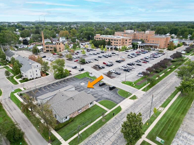 More Photos Of 814 N Macomb St, Monroe Medical For Lease
