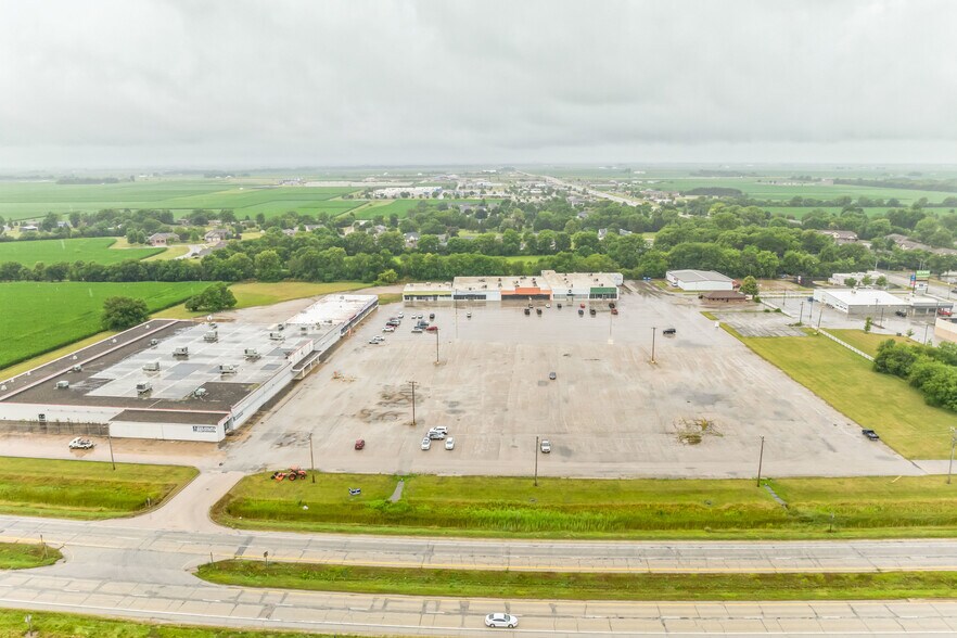 More Photos Of 1-14 W Reynolds St, Pontiac General Retail For Sale
