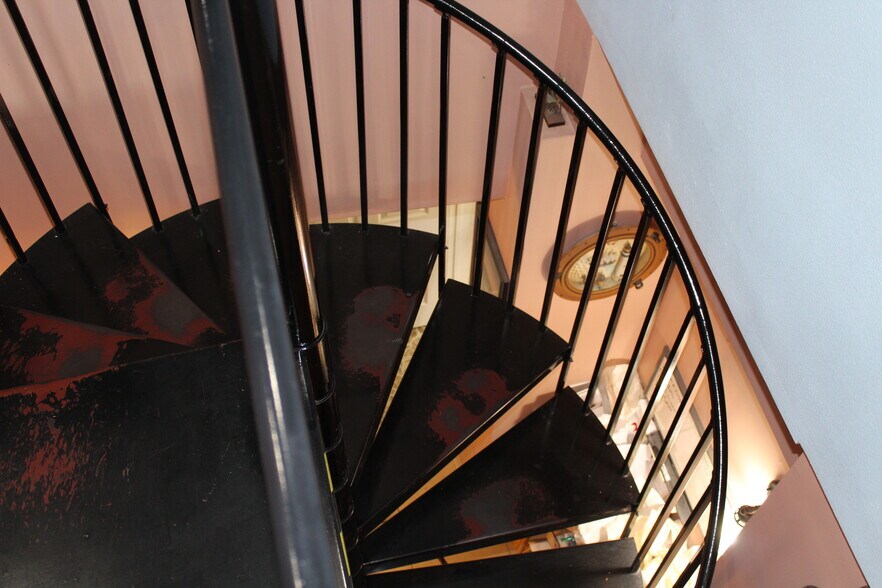 More Photos Of 7205-7211 Somerset Rd, San Antonio General Retail For Sale