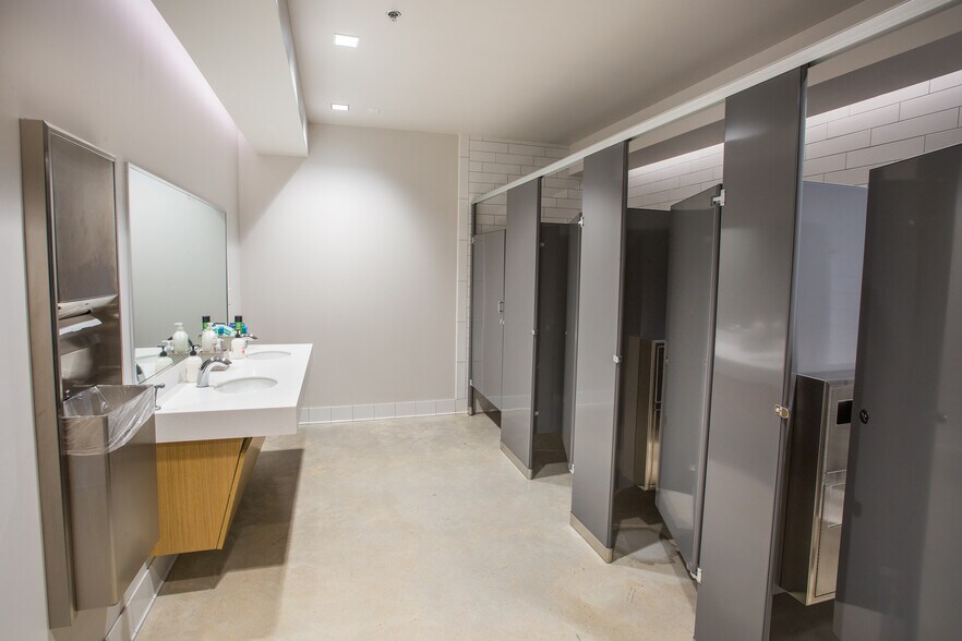 More Photos Of 4001 W Parmer Ln, Austin Office For Lease