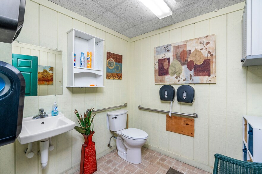 More Photos Of 50 Middlebrook Ave, Staunton Storefront For Sale