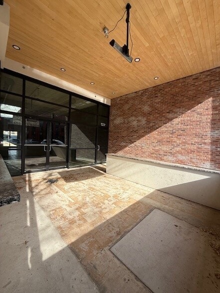 More Photos Of 205 E Main St, Norman Storefront Retail Office For Lease