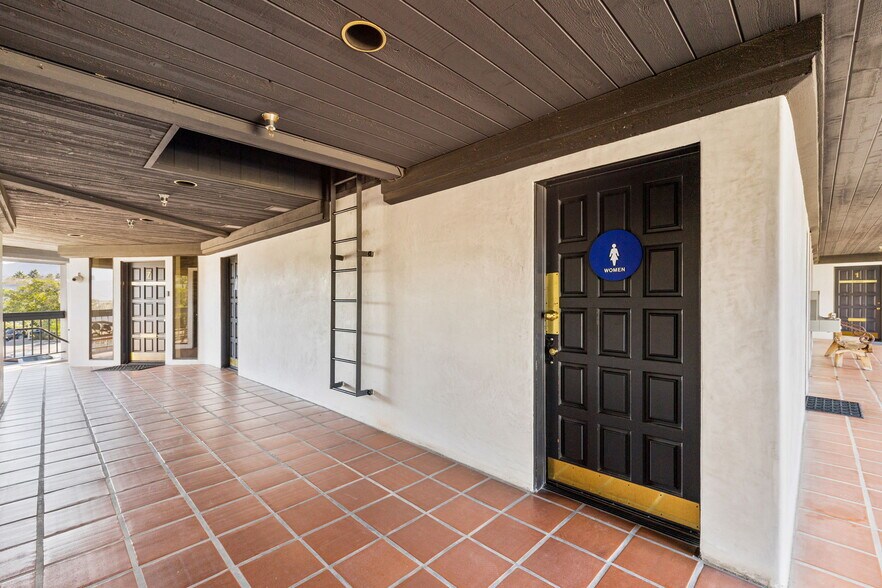 More Photos Of 73101 Highway 111, Palm Desert General Retail For Sale