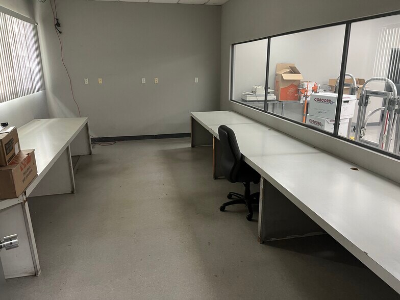 More Photos Of 1321 W 12th St, Los Angeles Light Manufacturing For Lease