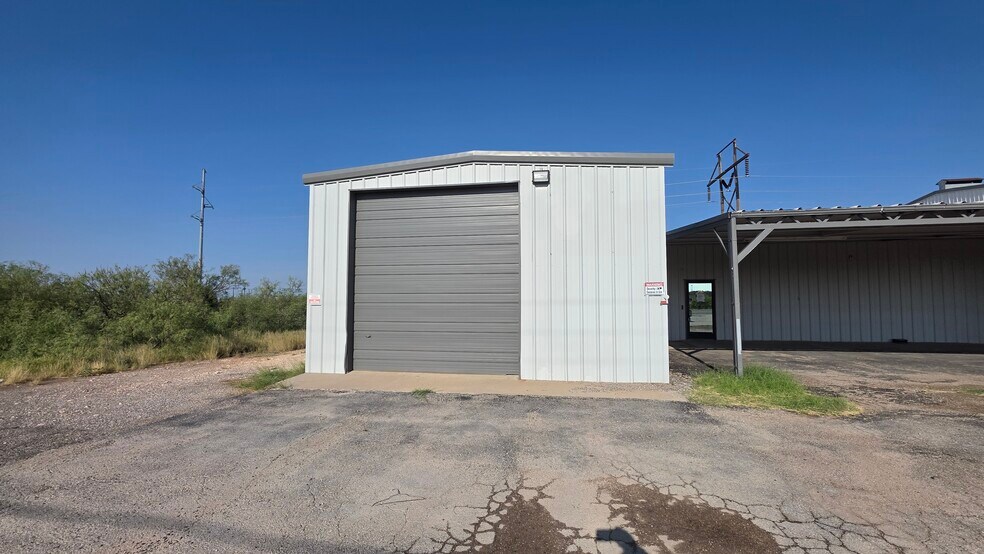 More Photos Of 3351 Westover Dr, Odessa Service For Lease