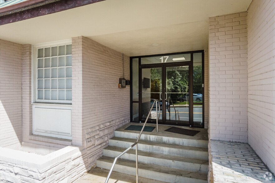 More Photos Of 17 W Jefferson St, Rockville Coworking Space