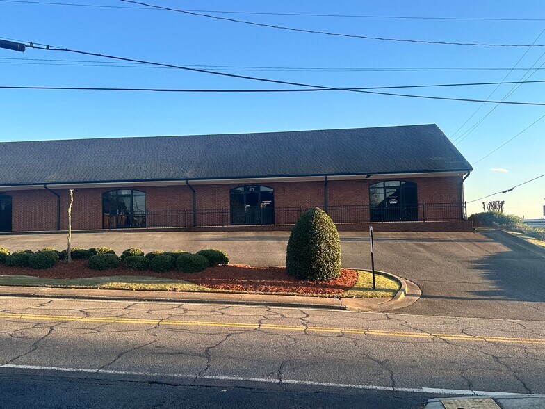 More Photos Of 201 Stonewall St, Cartersville Office For Sale