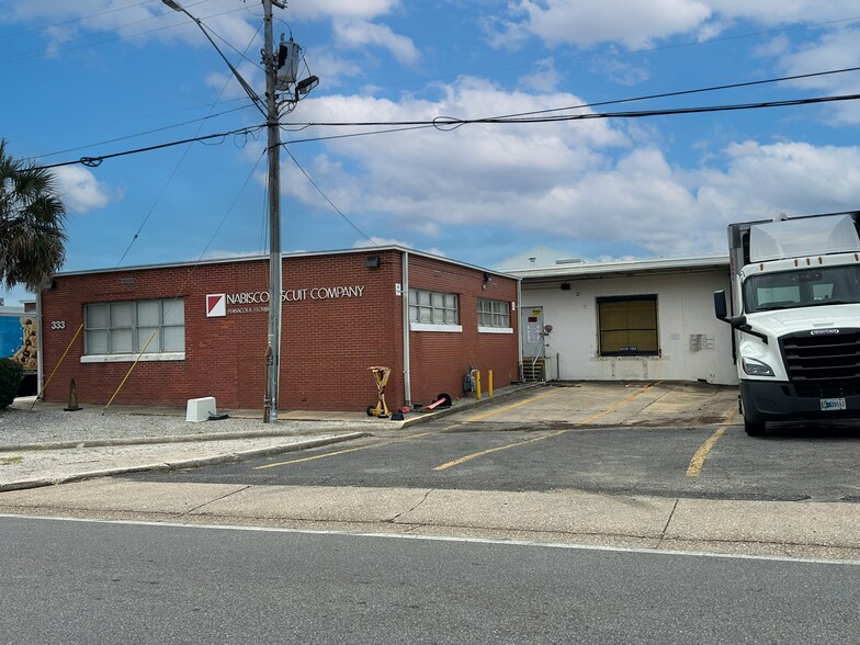 More Photos Of 333 N 14th Ave, Pensacola Distribution For Sale