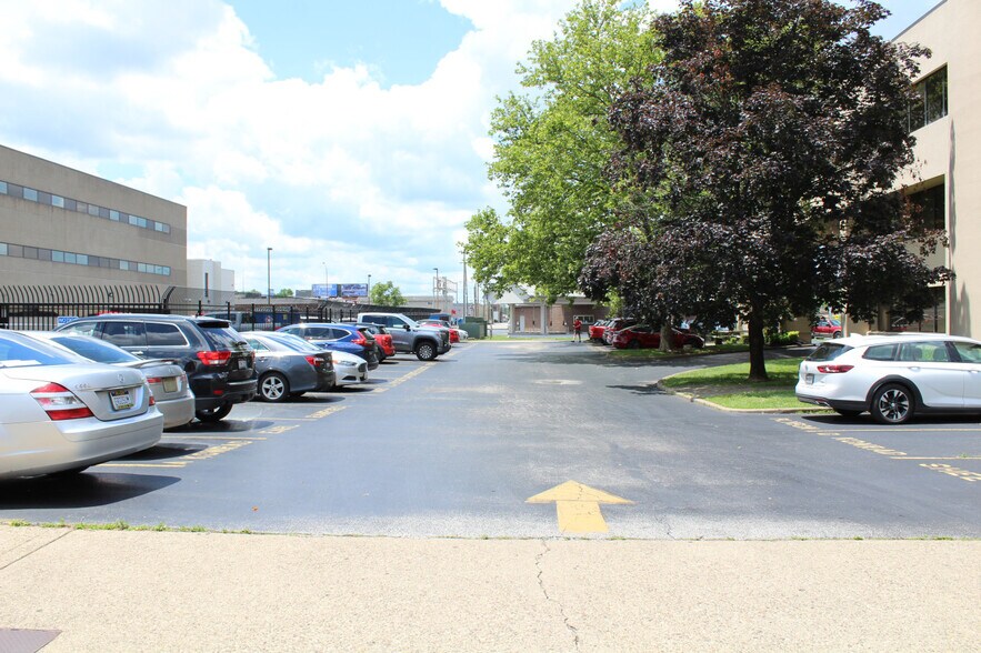 More Photos Of 611 3rd Ave, Huntington Office For Sale