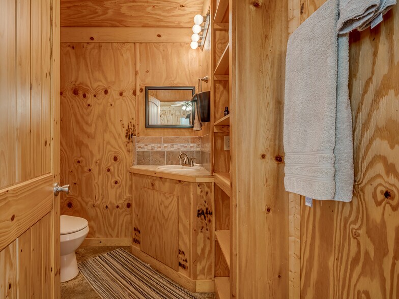 More Photos Of 341070 E 890 Rd, Chandler Lodge Meeting Hall For Sale