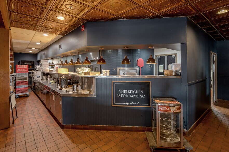 More Photos Of 15115 Edgewood Dr, Brainerd General Retail For Sale