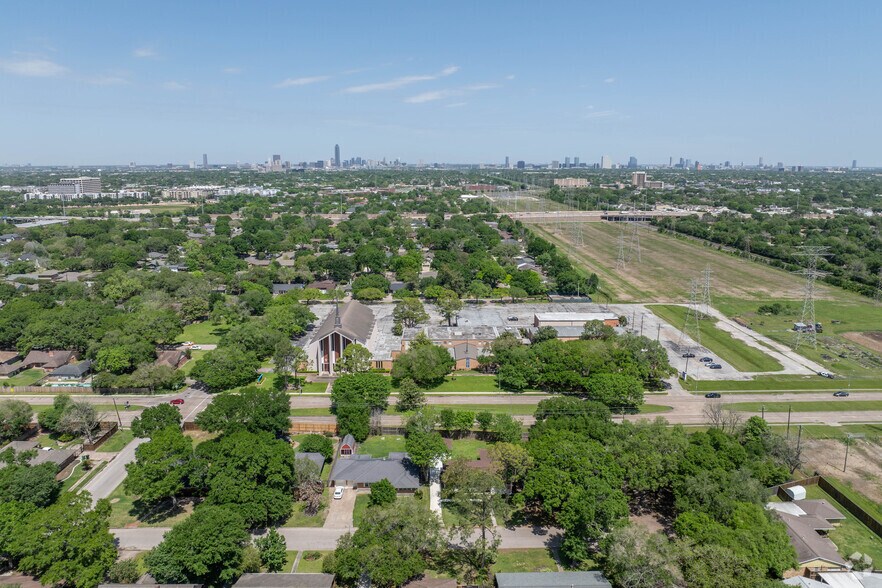 More Photos Of 4300 W Bellfort St, Houston Schools For Lease